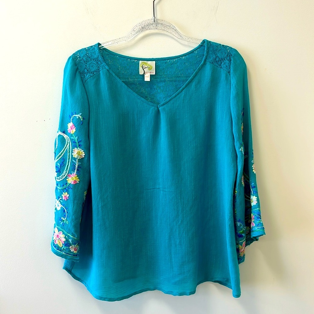 Fig & Flower Sz XL Petite Turquoise Boho Top w/Embroidered Bell Sleeves